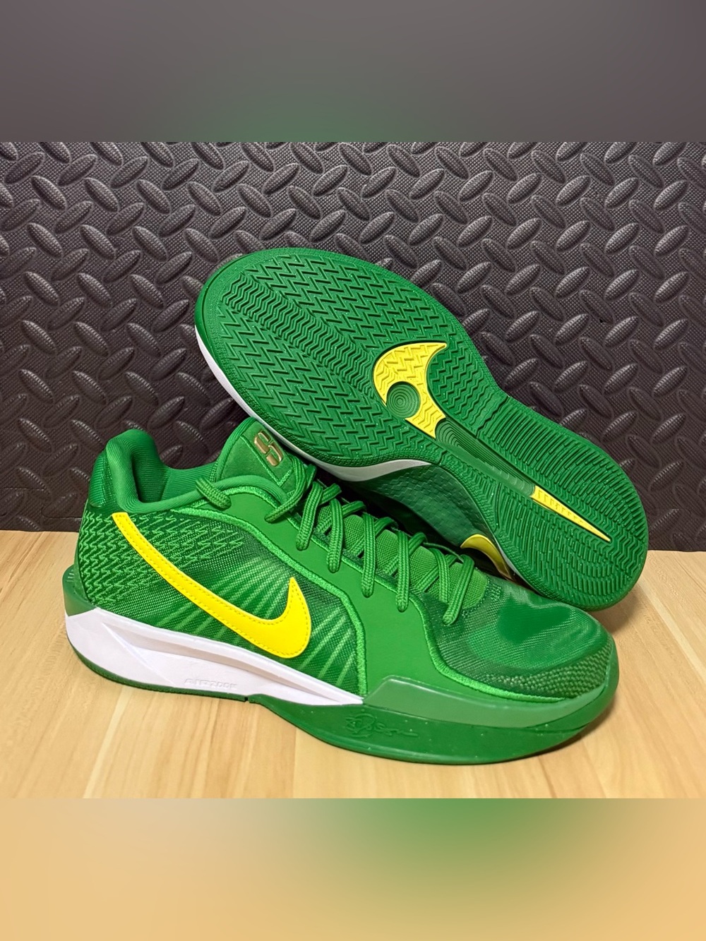 Nike Sabrina 2 Oregon Ducks Green Yellow HQ4344-300 Womens Size 11 Mens Size 9.5